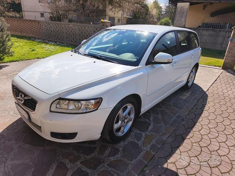 Usata Volvo V50 Plus 114 CV (83 kW) 2011 Bianco Station wagon