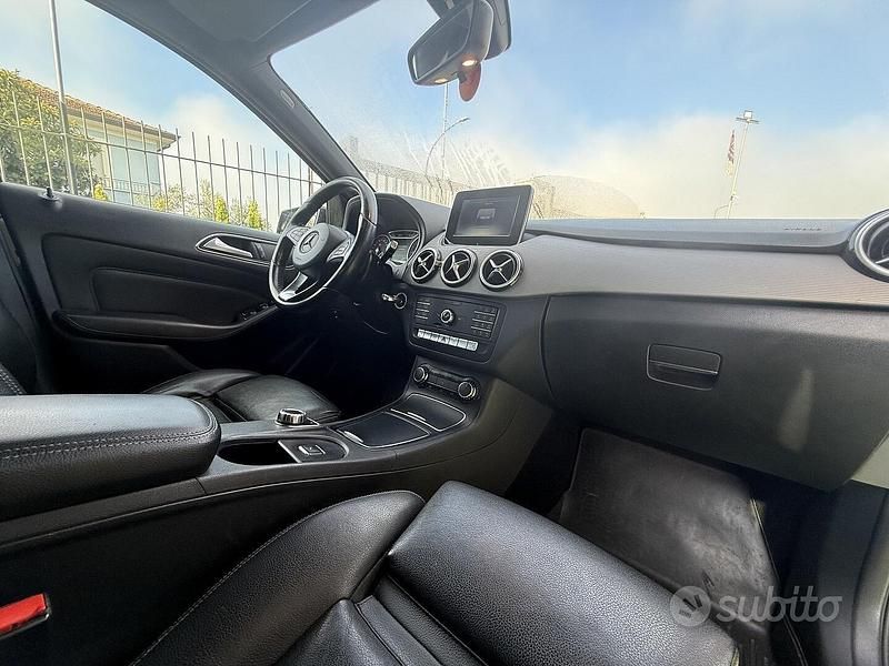 Usata Mercedes B180 109 CV (80 kW) 2017 Nero Utilitaria