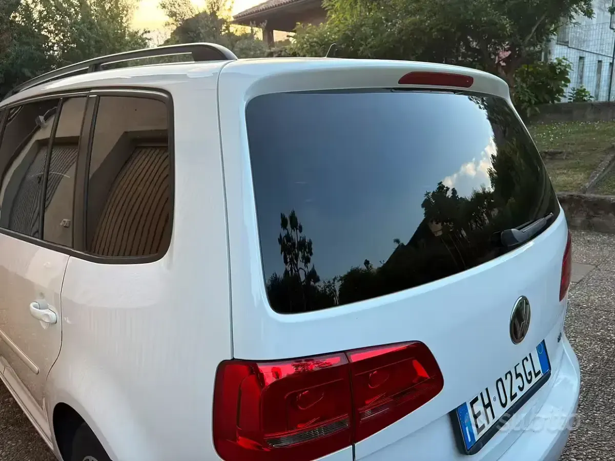 Usata VW Touran 105 CV (77 kW) 2011 Bianco Monovolume