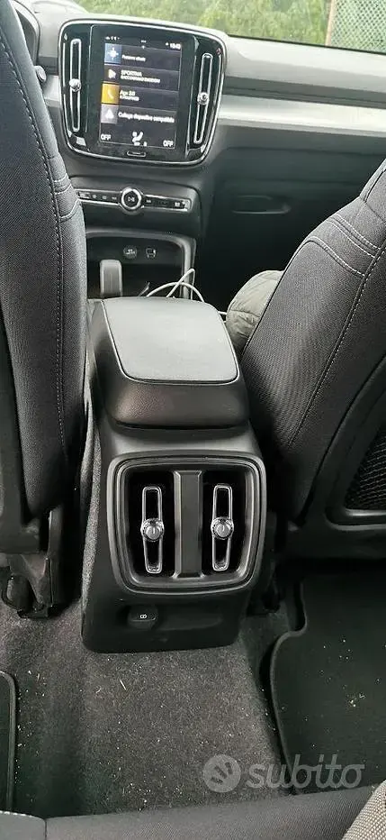 Usata Volvo XC40 129 CV (94 kW) 2024 Nero SUV