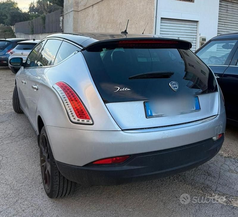 Grigio Usata 2012 Lancia Delta Due volumi | 3300 € (Buon prezzo) - Immagine 1/3