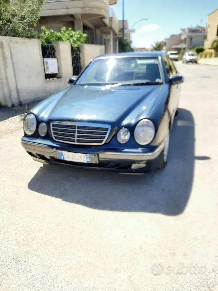 Usata Mercedes E220 2001 Bluazzurro Berlina