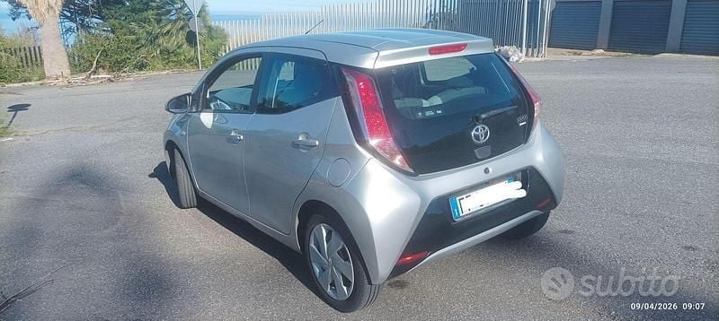 Usata Toyota Aygo X-play 69 CV (50 kW) 2016 Grigio Utilitaria