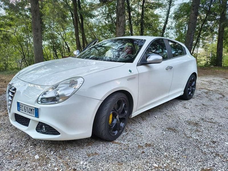 Usata 2010 Alfa Romeo Giulietta Quadrifoglio Verde Due volumi | 15.000 € - Immagine 1/4