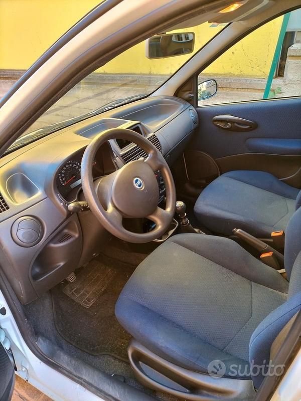 Usata Fiat Punto 2004 Utilitaria