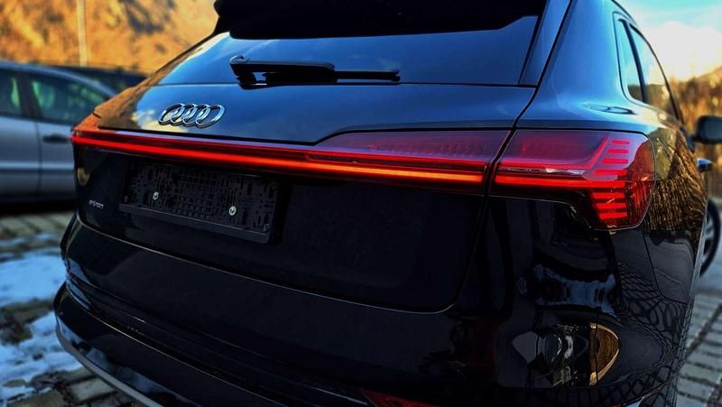 Usata Audi e-tron Business 230 kW (313 CV) 2020 Nero SUV