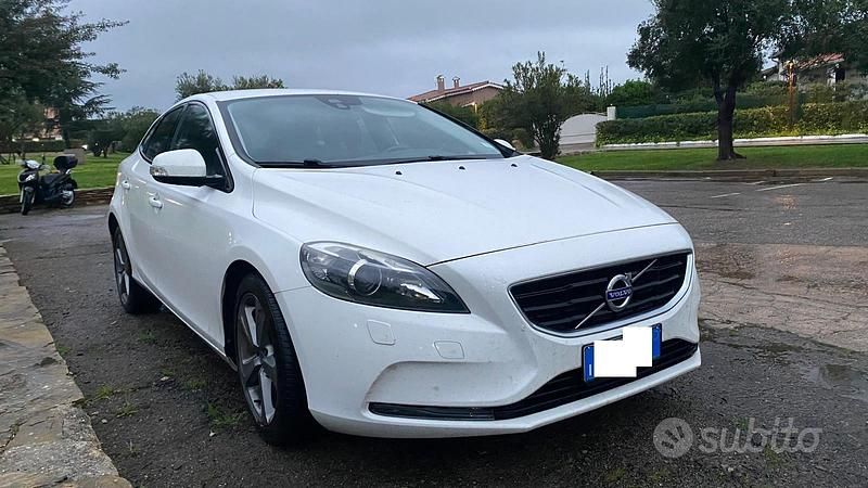 Usata Volvo V40 115 CV (84 kW) 2013 Bianco Berlina