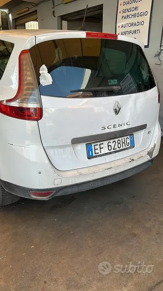 Usata Renault Scénic 110 CV (80 kW) 2010 Bianco Monovolume