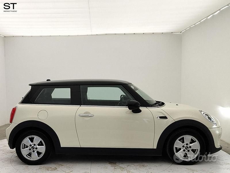 Usata Mini Cooper 116 CV (85 kW) 2017 Giallo Utilitaria