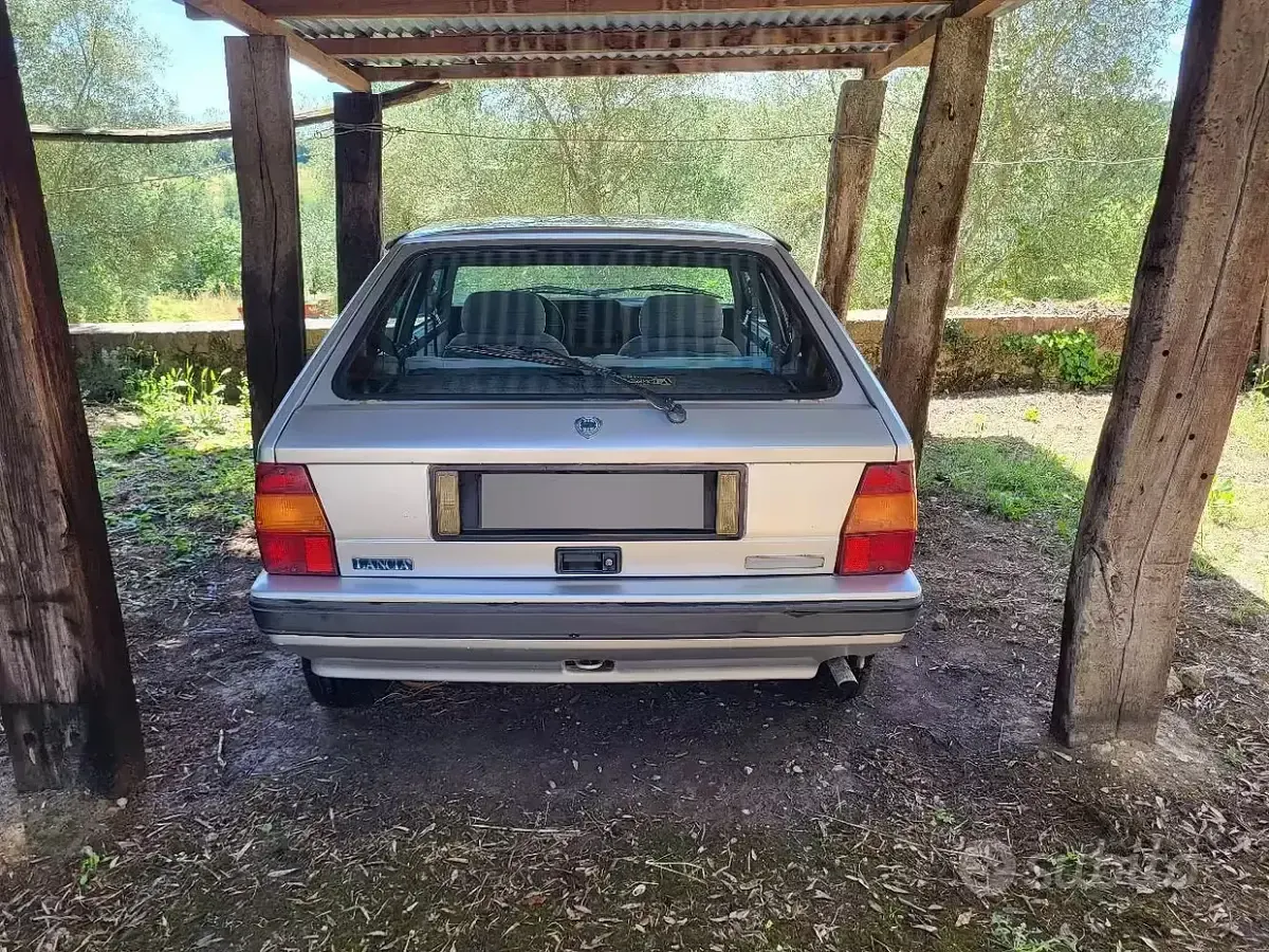 Usata Lancia Delta 78 CV (57 kW) 1988 Grigio Utilitaria