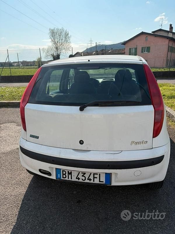 Usata Fiat Punto S 60 CV (44 kW) 2000 Utilitaria