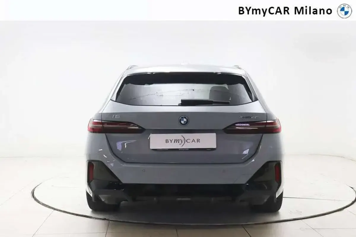 Usata BMW i5 M Sport 289 kW (394 CV) 2025 Brooklyn grey metallic Station wagon