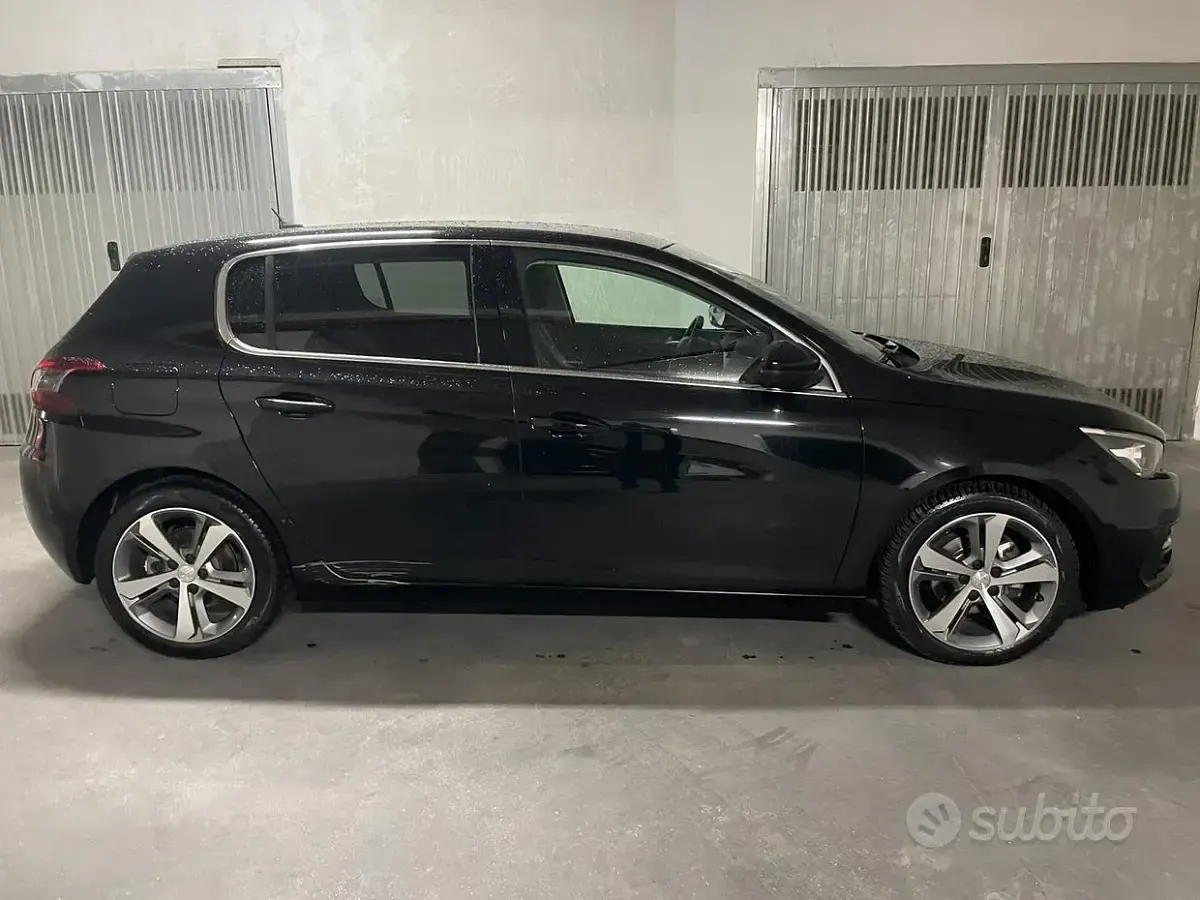 Usata Peugeot 308 131 CV (96 kW) 2019 Nero Berlina