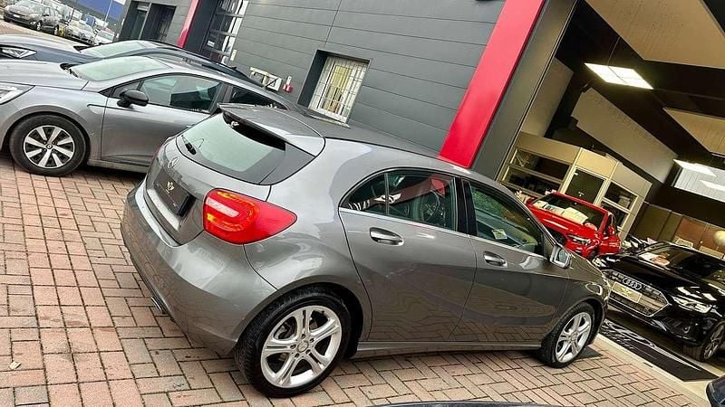 Usata Mercedes A180 109 CV (80 kW) 2015 Grigio Berlina