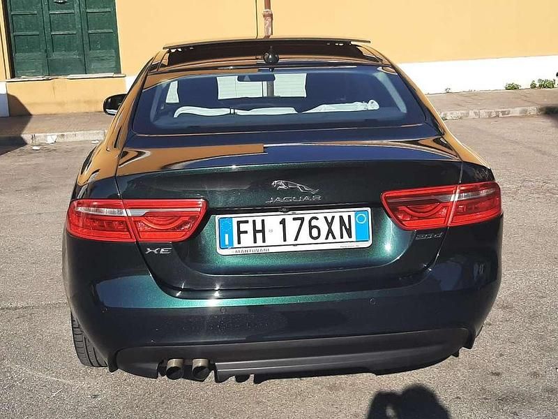 Occasion Jaguar XE Portfolio 179 ch (131 kW) 2017 Vert Berline