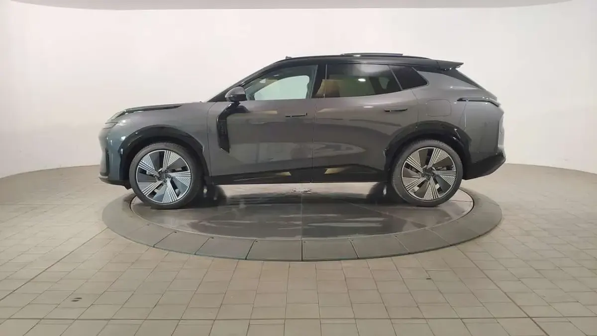 Usata Lynk & Co 08 139 CV (102 kW) 2025 Storm gray SUV