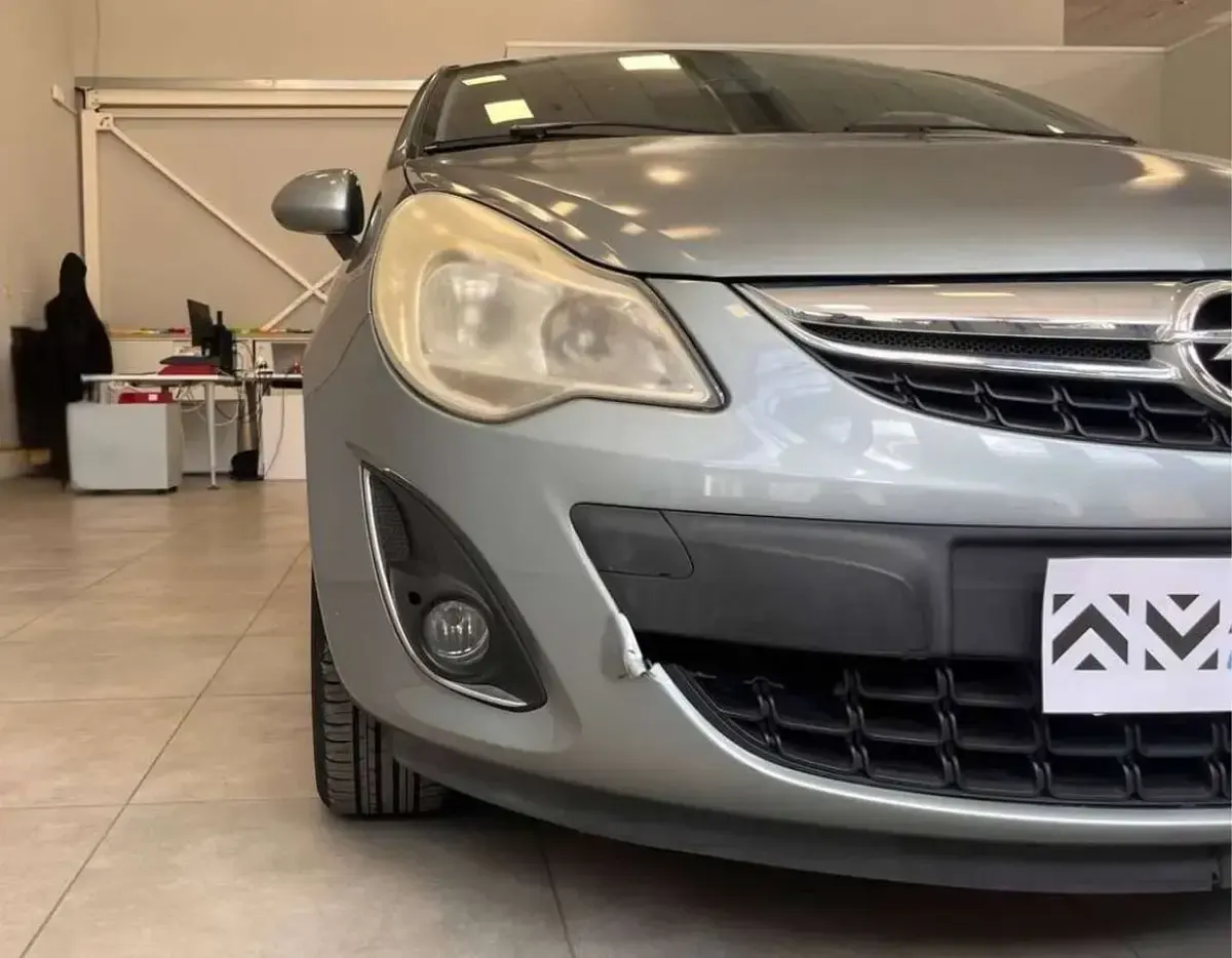 Usata Opel Corsa Cosmo 95 CV (69 kW) 2011 Grigio Utilitaria