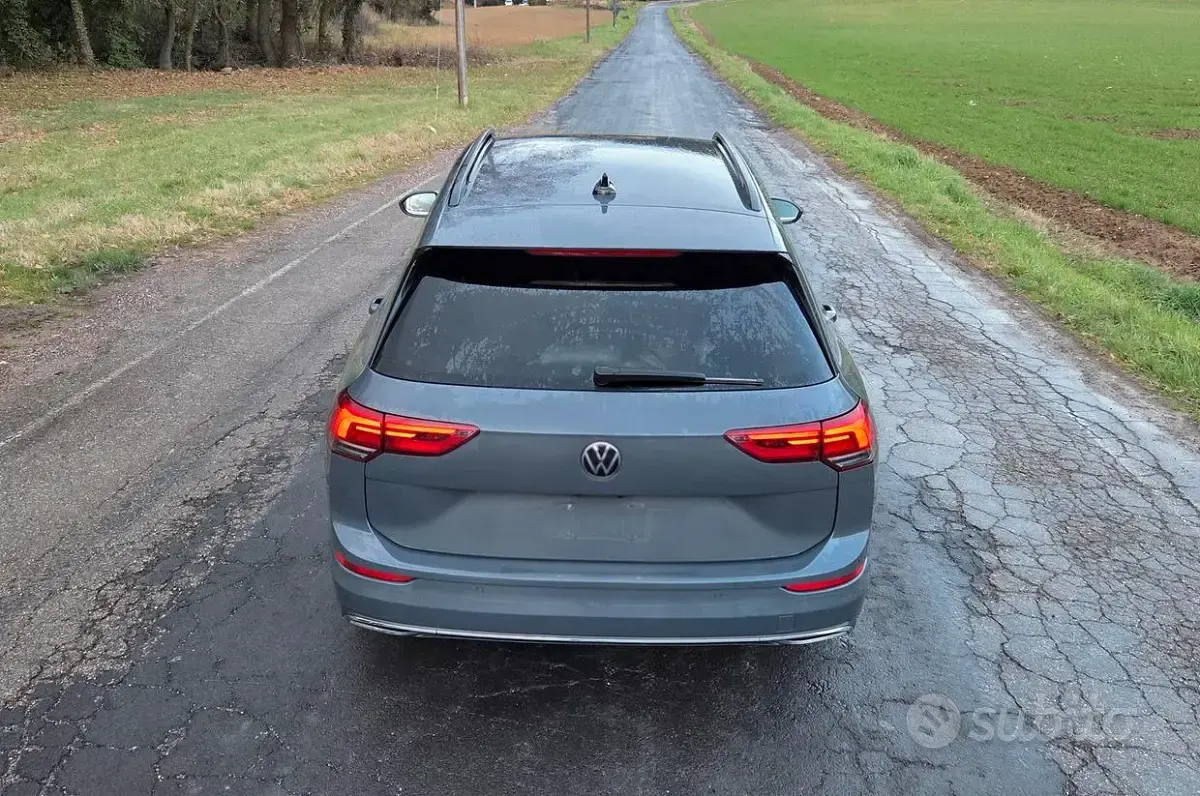 Usata VW Golf VIII 131 CV (96 kW) 2021 Grigio Station wagon