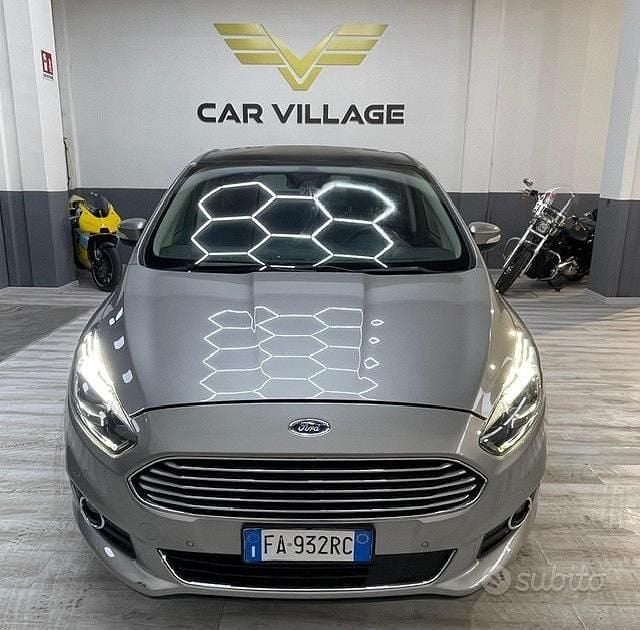 Usata Ford S-MAX Titanium 180 CV (132 kW) 2015 Grigio Monovolume