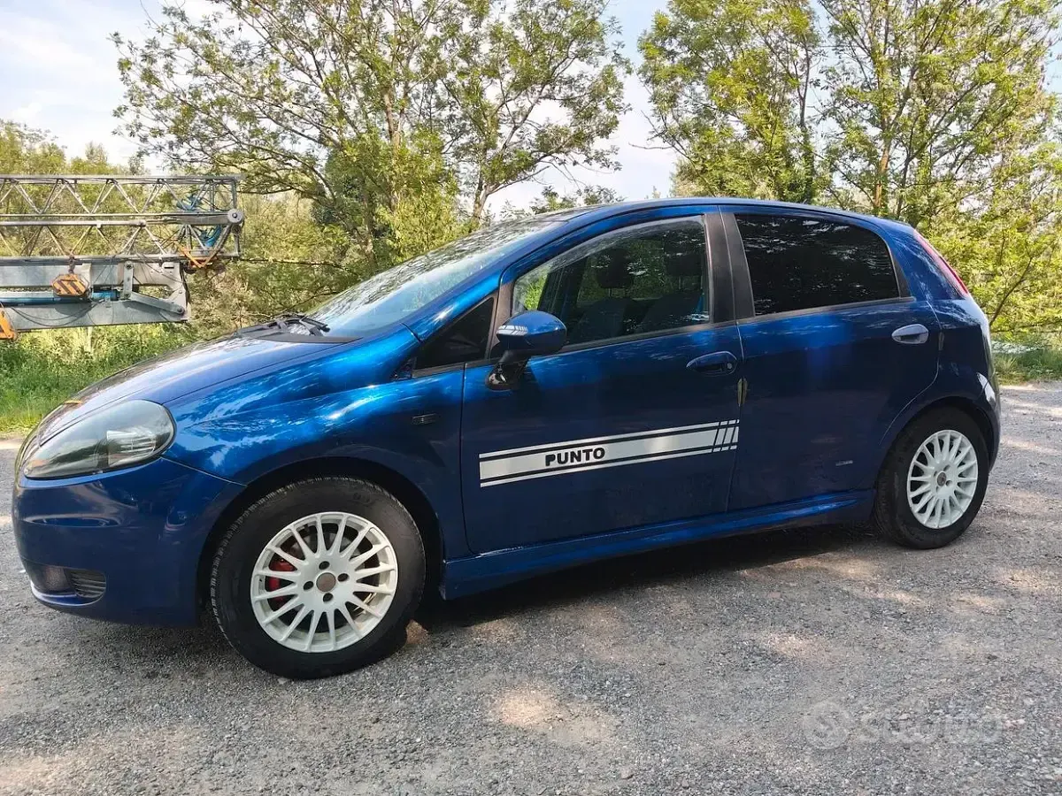 Usata Fiat Grande Punto Dynamic 65 CV (47 kW) 2007 Bluazzurro Utilitaria