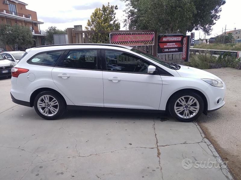 Usata Ford Focus Business Edition 95 CV (69 kW) 2014 Bianco Station wagon