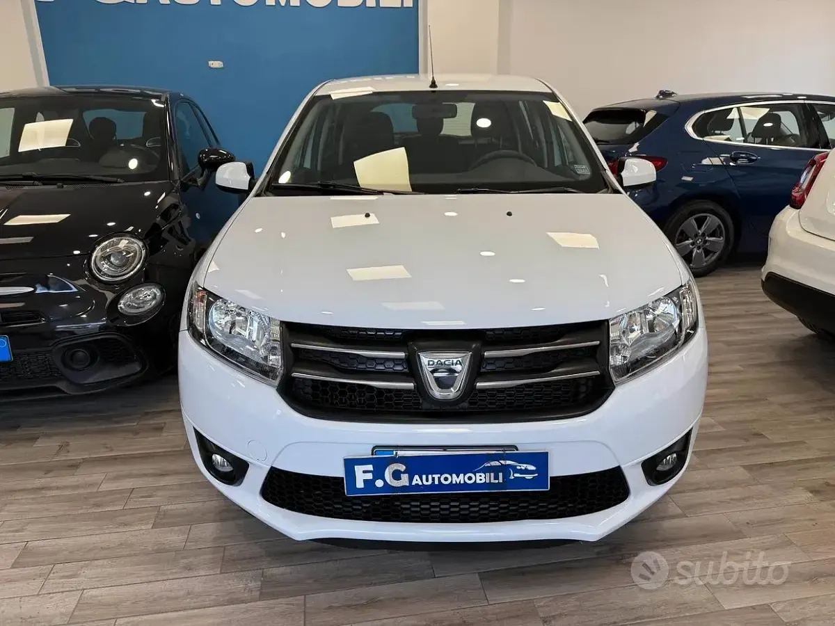 Usata Dacia Sandero Lauréate 75 CV (55 kW) 2016 Bianco Berlina