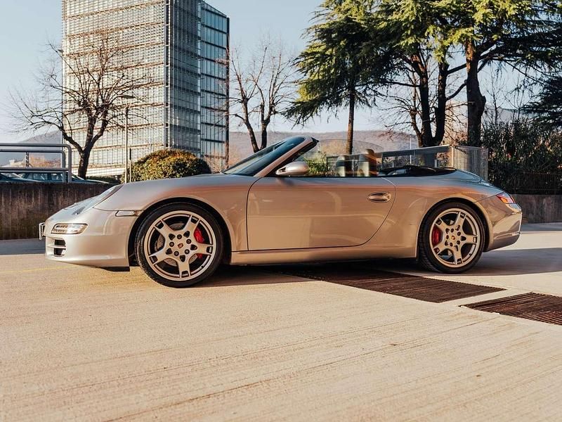 Usata Porsche 911 Carrera Cabriolet 355 CV (261 kW) 2006 Argento Cabrio