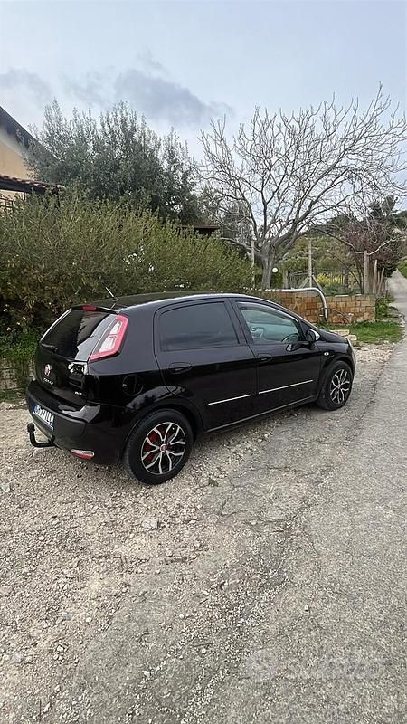 Usata Fiat Grande Punto 65 CV (47 kW) 2011 Nero Utilitaria