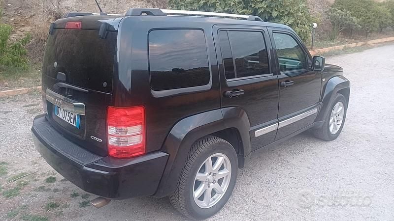 Usata Jeep Cherokee 163 CV (119 kW) 2009 Nero SUV