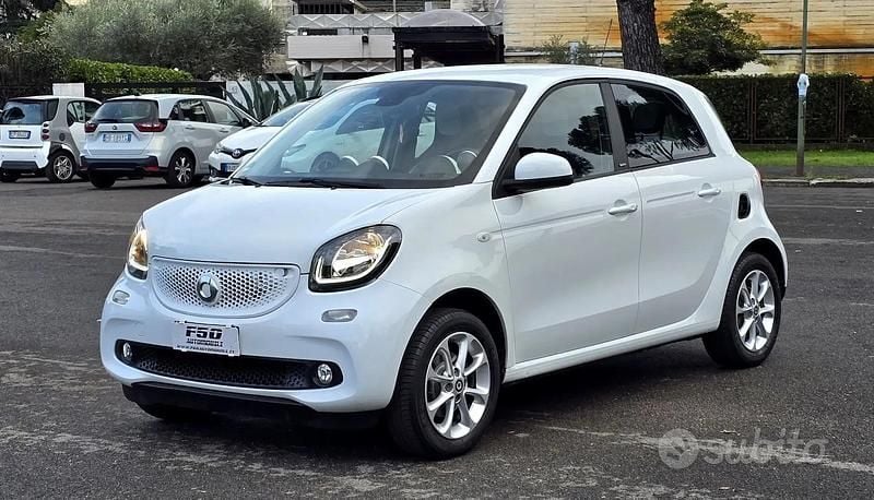 Bianco Usata 2015 Smart ForFour Passion Utilitaria | 8990 € (Buon prezzo) - Immagine 1/4