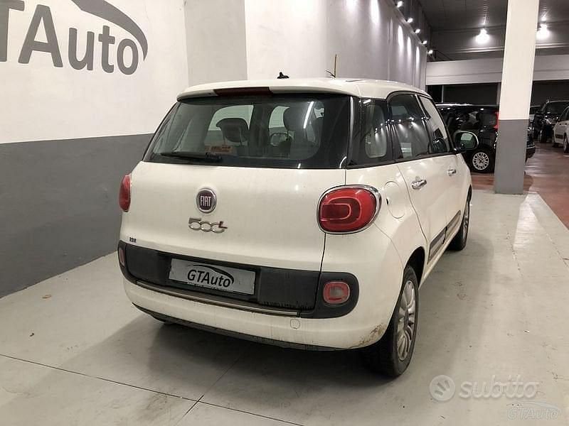Begagnad Fiat 500L Lounge 84 HK (61 kW) 2014 Vit Minibuss