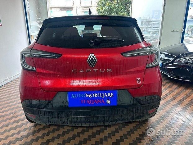 Usata Renault Captur 100 CV (73 kW) 2024 Rosso SUV