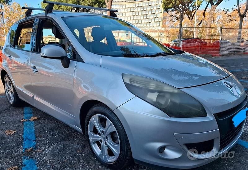 Grigio Usata 2011 Renault Scénic III Dynamique Monovolume | 3800 € (Ottimo prezzo) - Immagine 1/4