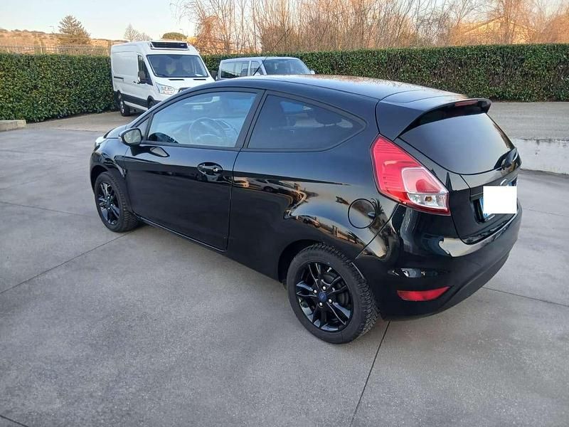 Usata Ford Fiesta 80 CV (58 kW) 2015 Nero Berlina