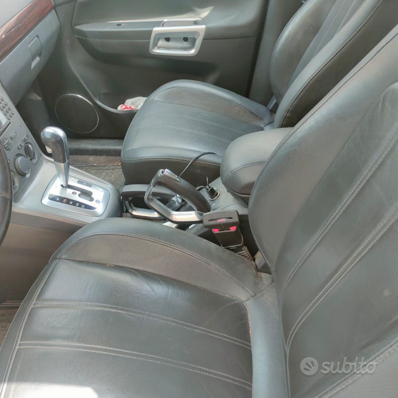 Usata Opel Antara 150 CV (110 kW) 2007 Grigio SUV