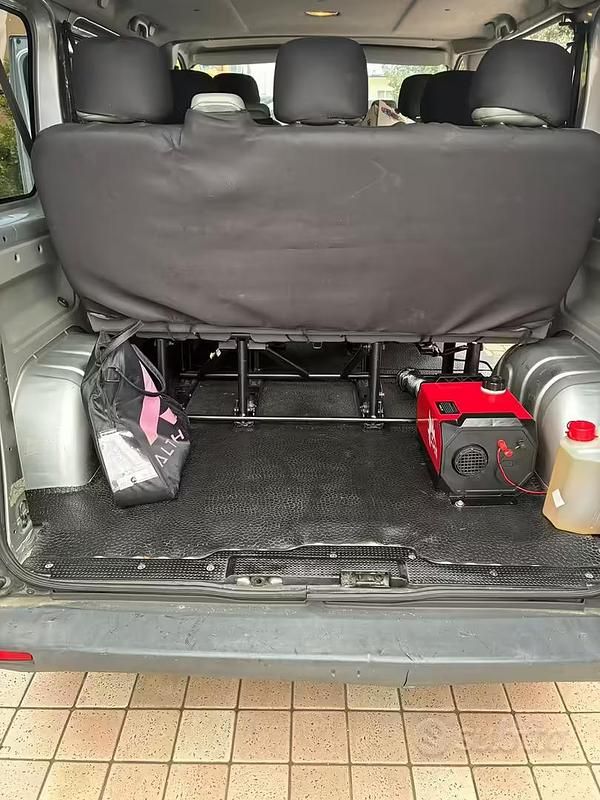 Usata Opel Vivaro 2003 Grigio Monovolume