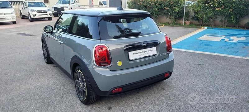 Usata Mini Cooper SE 135 kW (184 CV) 2022 Grigio Utilitaria