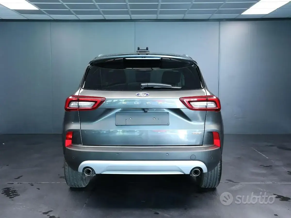 Usata Ford Kuga Titanium 179 CV (131 kW) 2025 Grigio SUV
