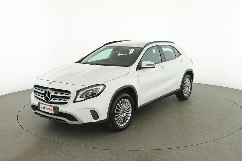 Usata Mercedes GLA200 Business 136 CV (100 kW) 2019 Bianco SUV