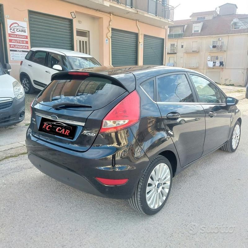 Usata Ford Fiesta Titanium 95 CV (69 kW) 2010 Nero Utilitaria
