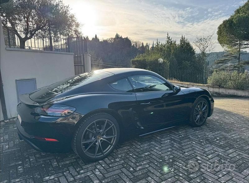 Usata Porsche 718 Cayman 300 CV (220 kW) 2018 Nero Coupé