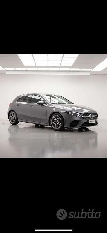 Usata Mercedes A180 Premium 116 CV (85 kW) 2021 Grigio Berlina