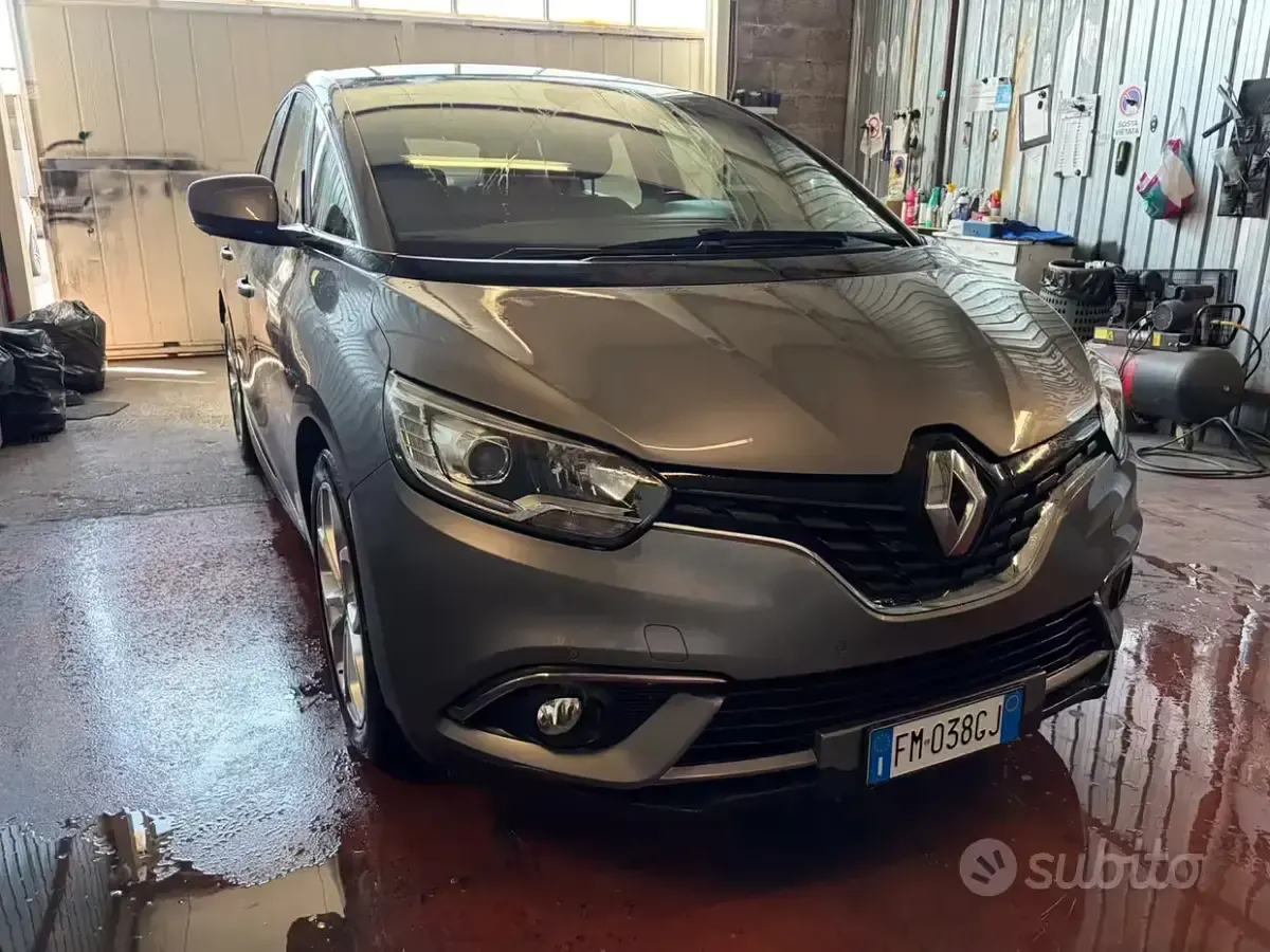 Usata Renault Scénic IV Zen 110 CV (80 kW) 2018 Grigio Monovolume