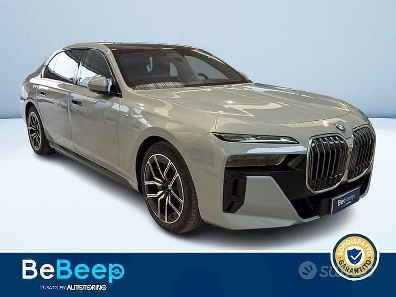 Usata BMW i7 M Sport 400 kW (544 CV) 2024 Grigio Berlina