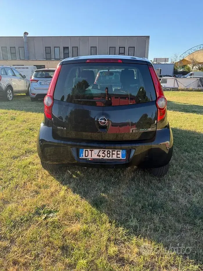 Usata Opel Agila Enjoy 65 CV (47 kW) 2008 Nero Utilitaria