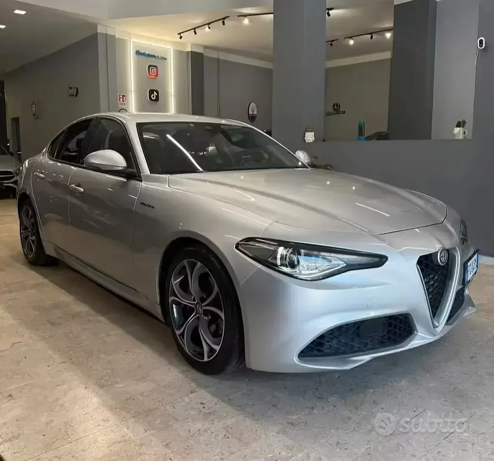 Usata Alfa Romeo Giulia Super 150 CV (110 kW) 2016 Grigio Berlina