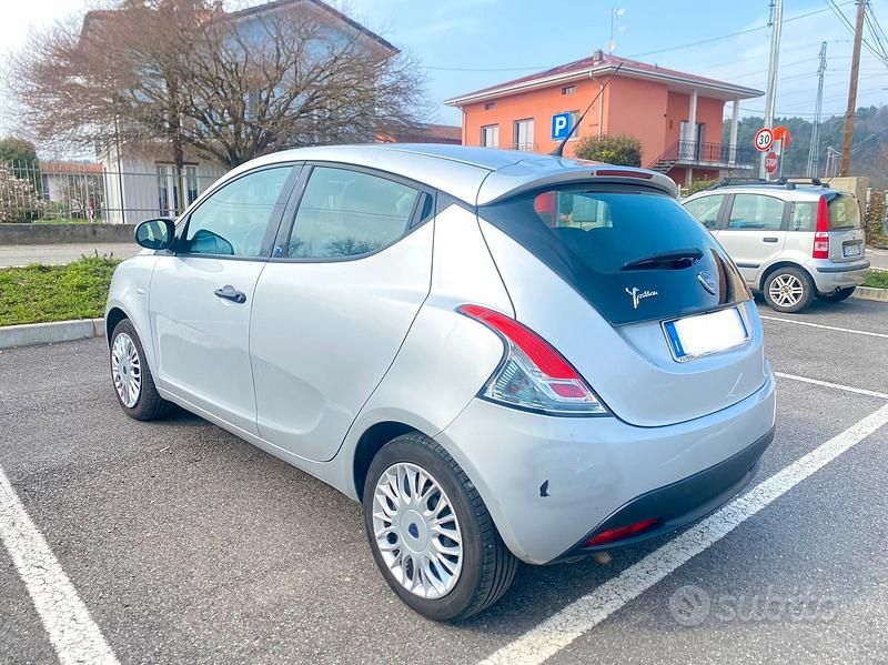 Usata Lancia Ypsilon 69 CV (50 kW) 2018 Grigio Utilitaria