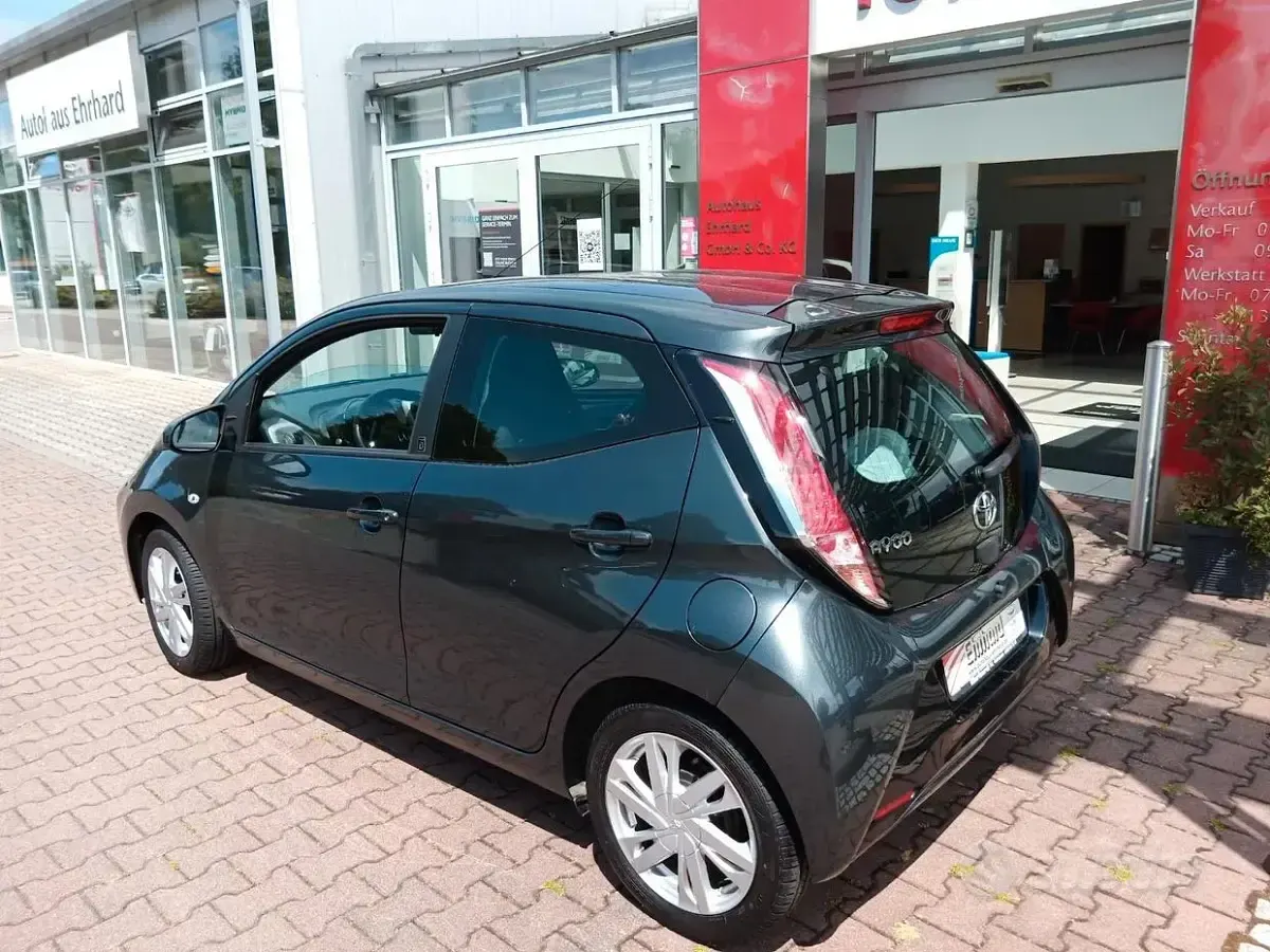 Usata Toyota Aygo 69 CV (50 kW) 2017 Grigio Utilitaria