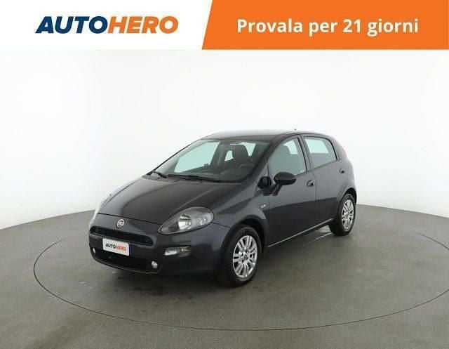 Grigio Usata 2017 Fiat Punto Lounge Tre volumi | 8299 € (Molto cara) - Immagine 1/2