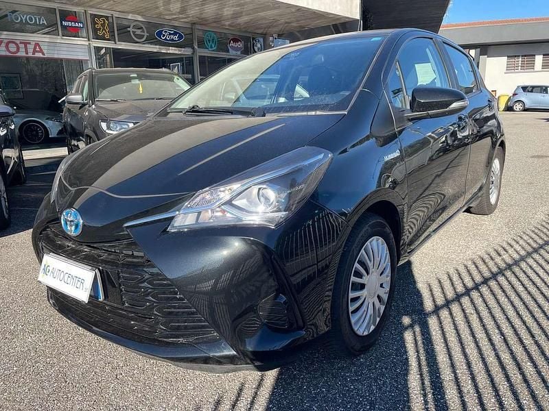 Nero Usata 2018 Toyota Yaris Hybrid Active Tre volumi | 9200 € (Ottimo prezzo) - Immagine 1/4